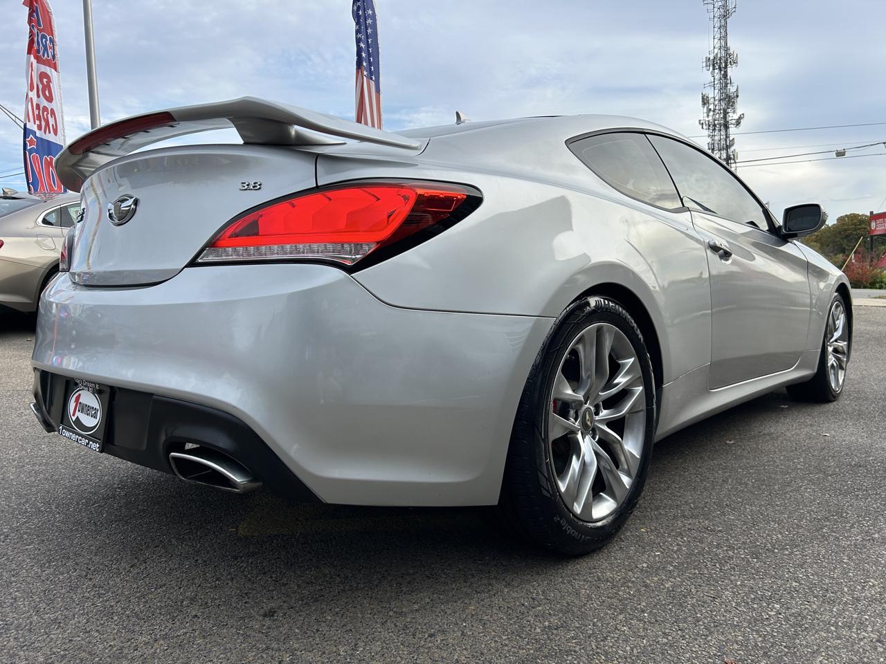 Hyundai Genesis Coupe 2dr V6 3.8L Auto Track 2013