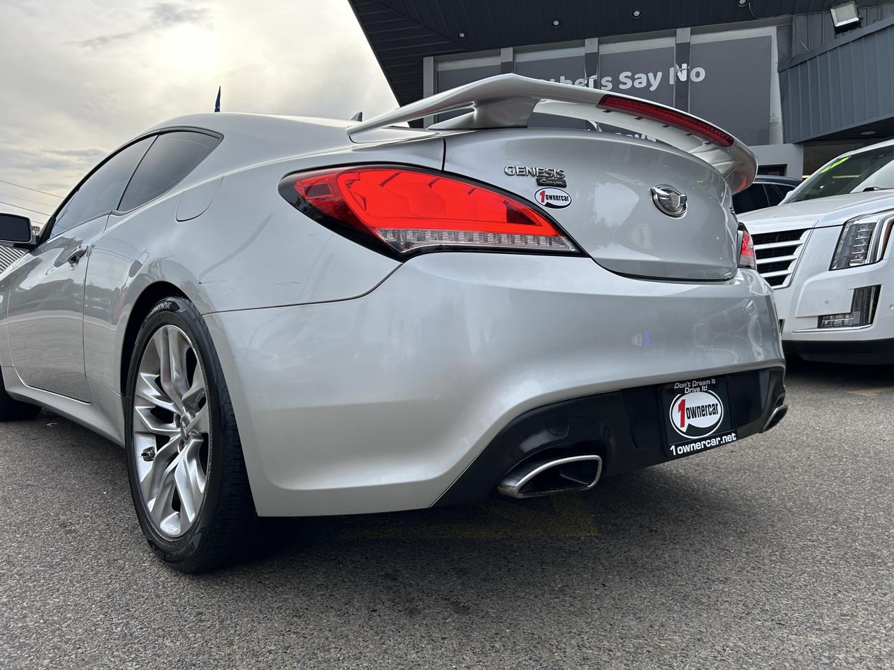 Hyundai Genesis Coupe 2dr V6 3.8L Auto Track 2013