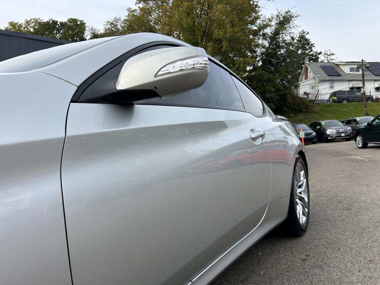 Hyundai Genesis Coupe 2dr V6 3.8L Auto Track 2013