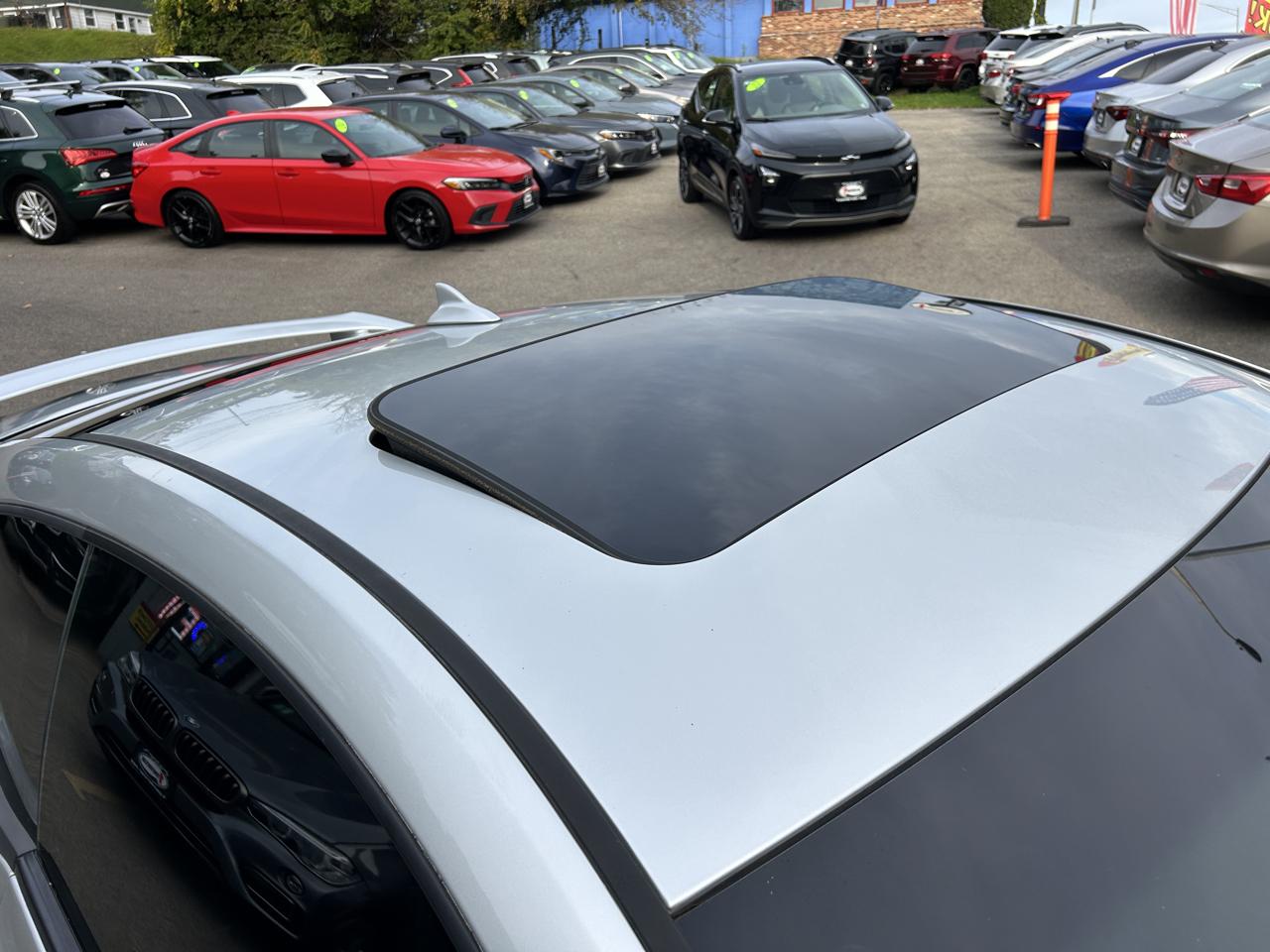 Hyundai Genesis Coupe 2dr V6 3.8L Auto Track 2013