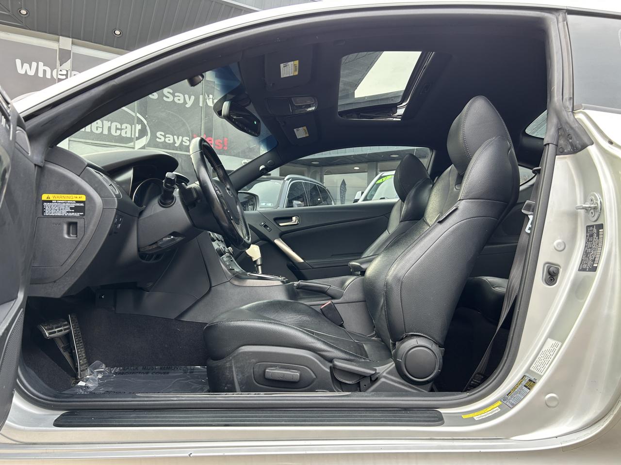Hyundai Genesis Coupe 2dr V6 3.8L Auto Track 2013