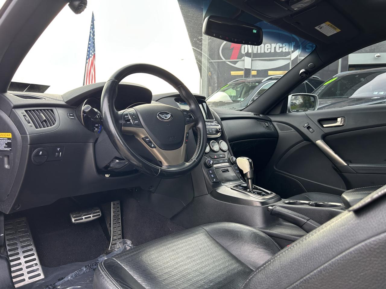 Hyundai Genesis Coupe 2dr V6 3.8L Auto Track 2013