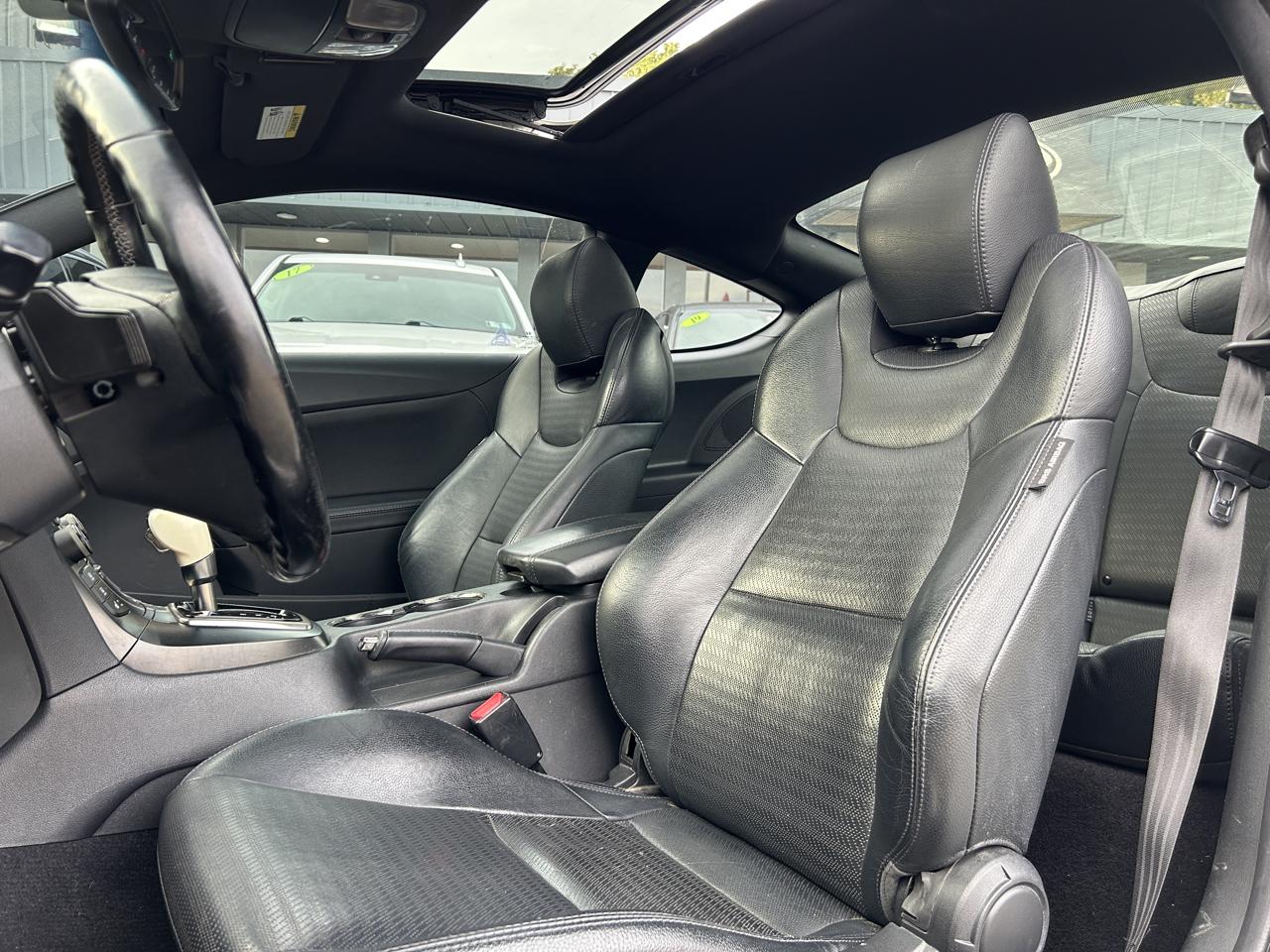 Hyundai Genesis Coupe 2dr V6 3.8L Auto Track 2013