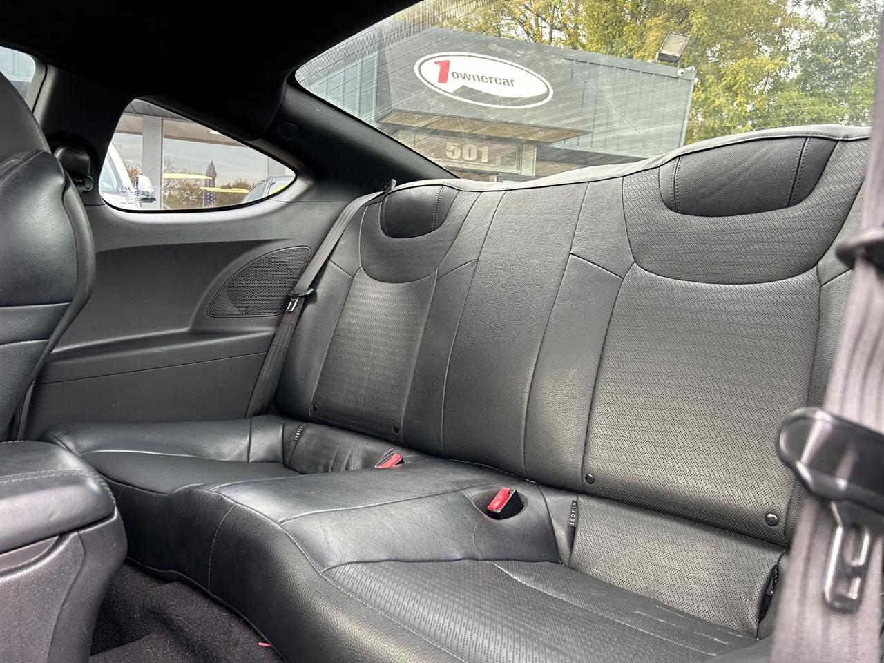 Hyundai Genesis Coupe 2dr V6 3.8L Auto Track 2013
