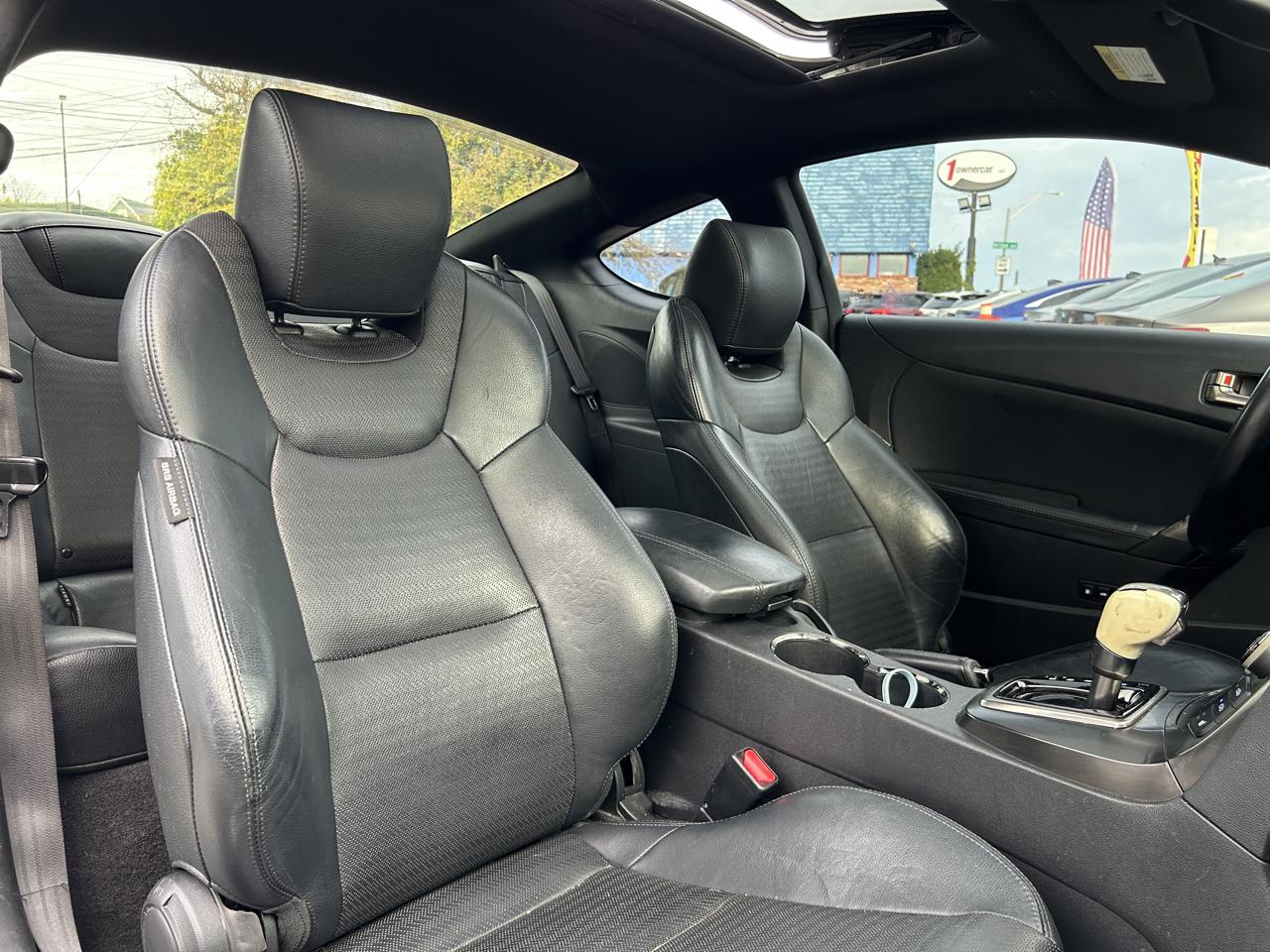 Hyundai Genesis Coupe 2dr V6 3.8L Auto Track 2013