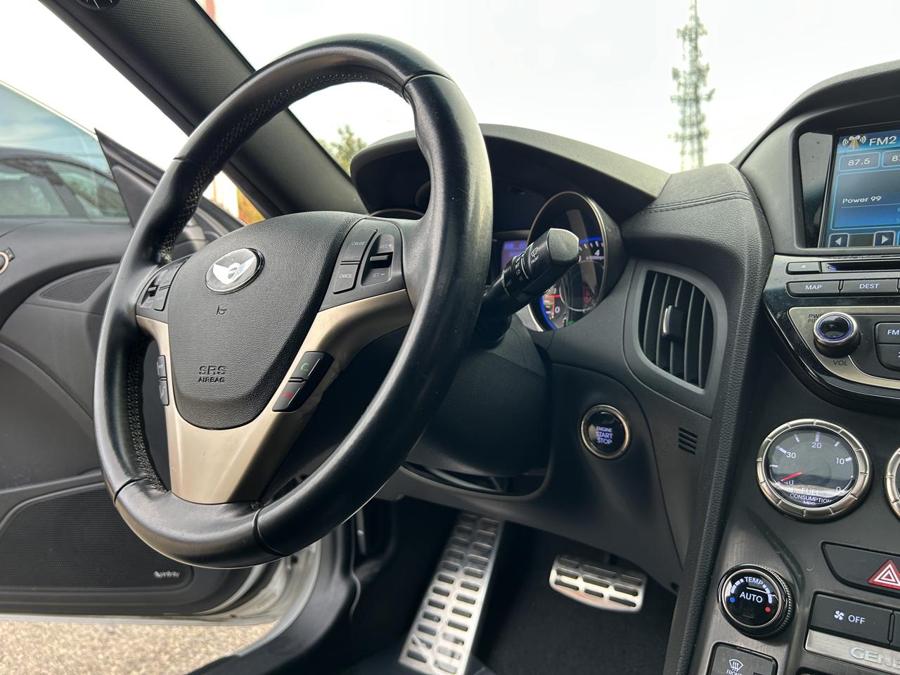 Hyundai Genesis Coupe 2dr V6 3.8L Auto Track 2013