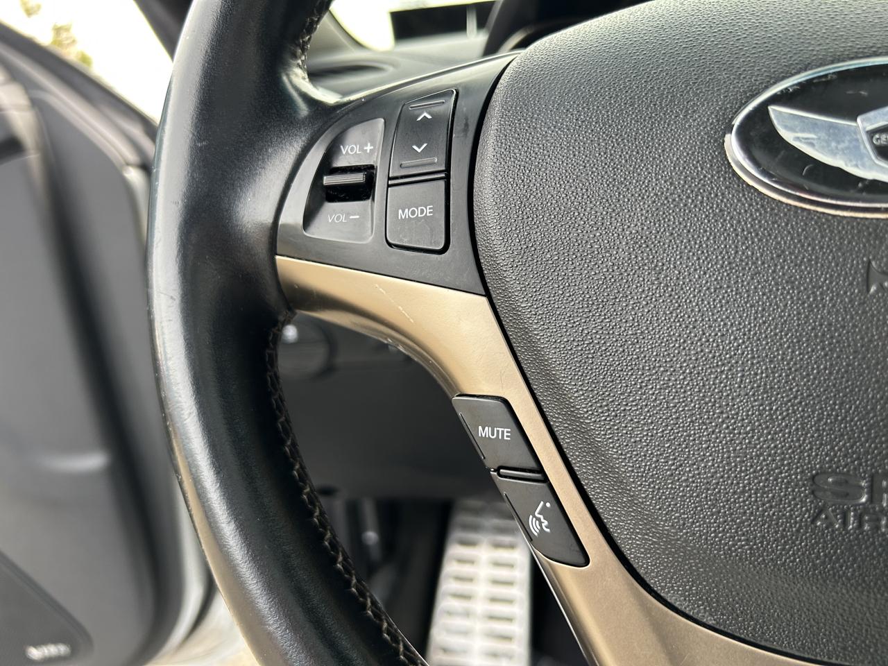 Hyundai Genesis Coupe 2dr V6 3.8L Auto Track 2013