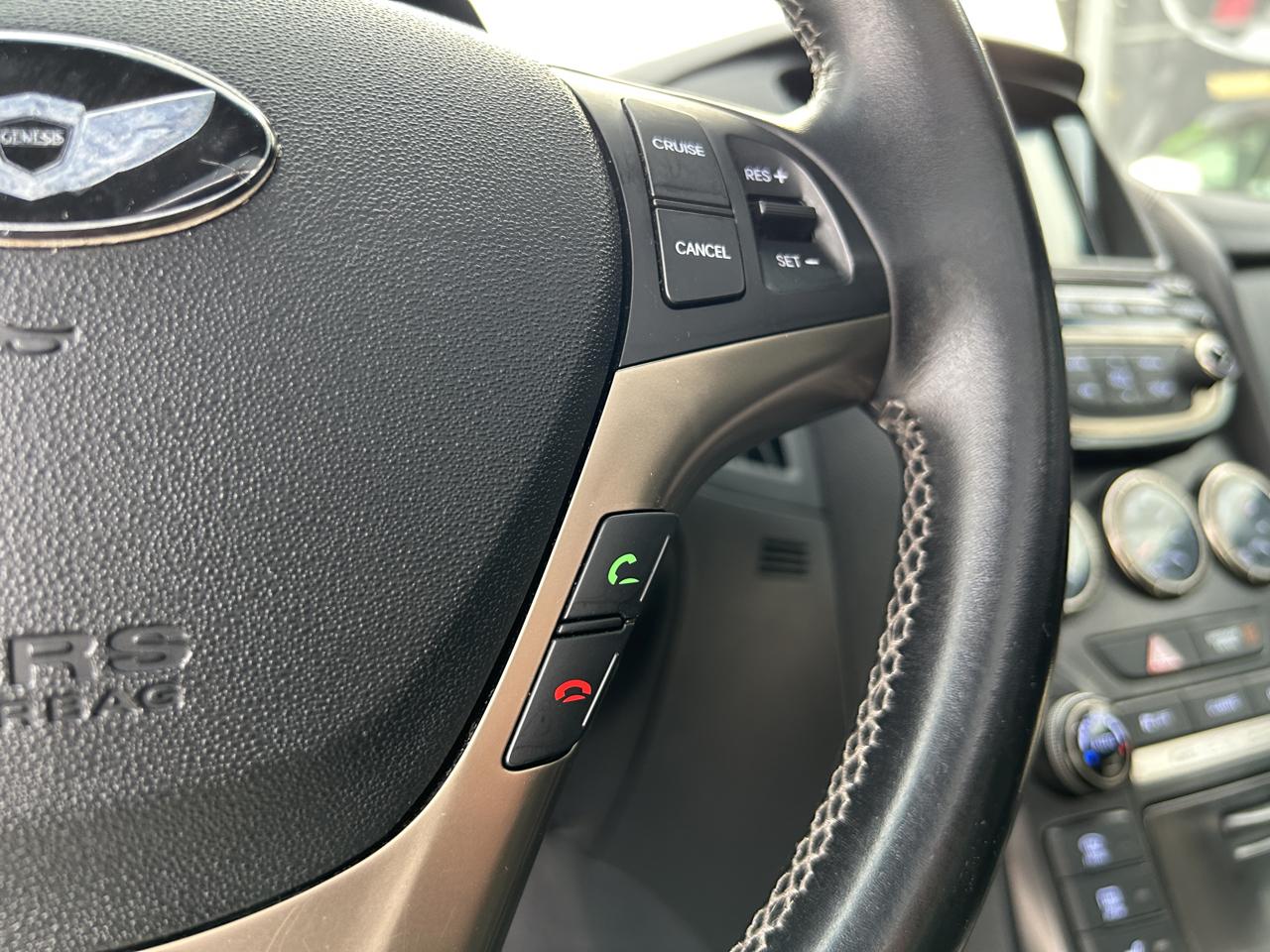 Hyundai Genesis Coupe 2dr V6 3.8L Auto Track 2013