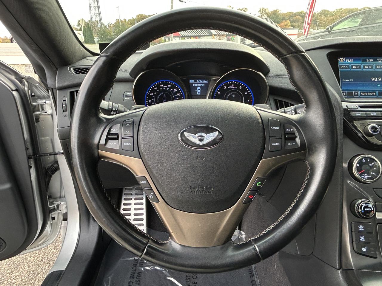 Hyundai Genesis Coupe 2dr V6 3.8L Auto Track 2013