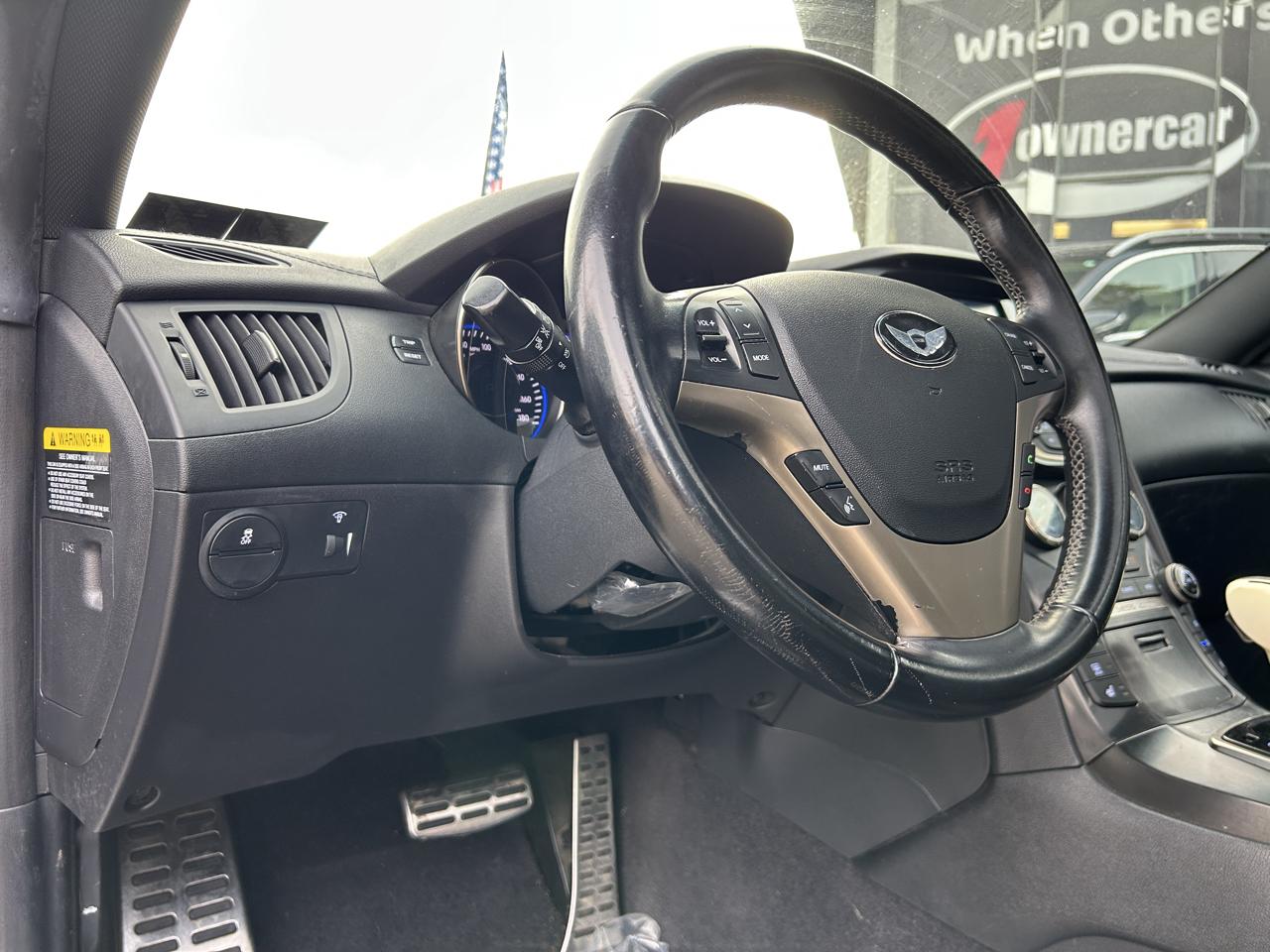 Hyundai Genesis Coupe 2dr V6 3.8L Auto Track 2013