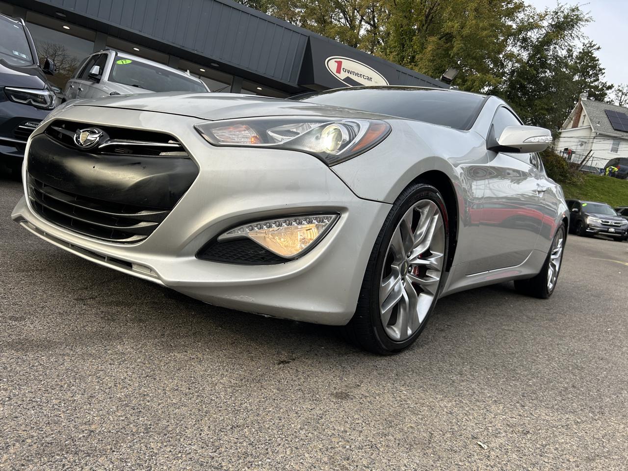 Hyundai Genesis Coupe 2dr V6 3.8L Auto Track 2013