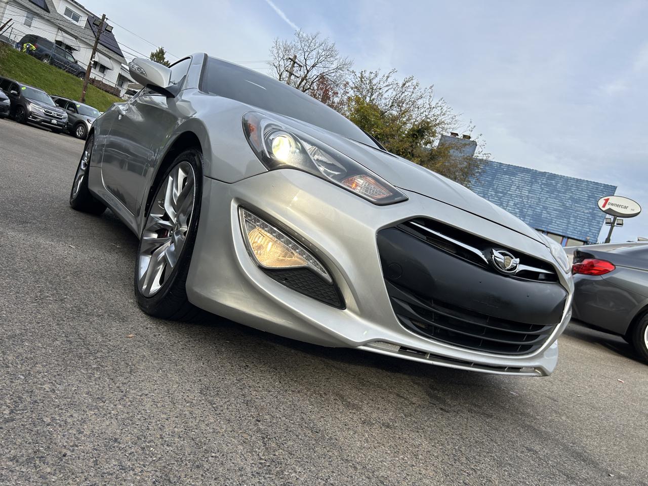 Hyundai Genesis Coupe 2dr V6 3.8L Auto Track 2013
