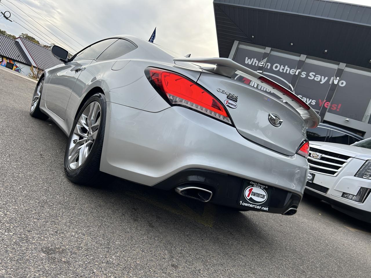 Hyundai Genesis Coupe 2dr V6 3.8L Auto Track 2013