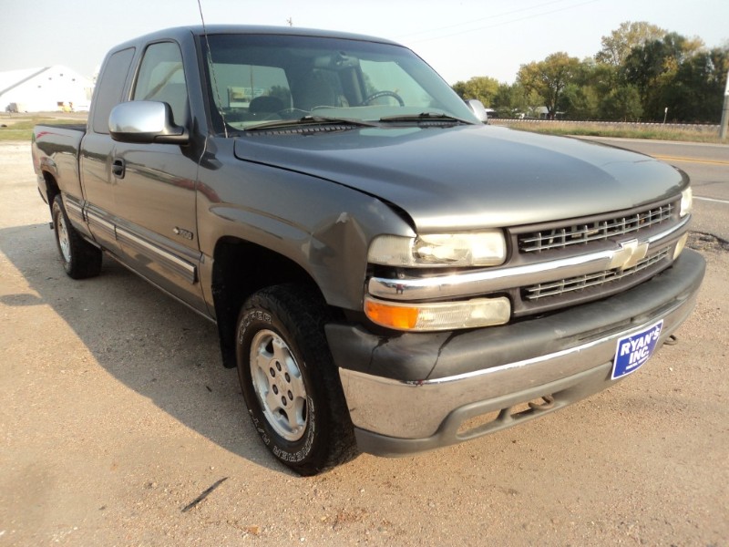 Used 2000 Chevrolet Silverado 1500 LT Ext. Cab 3Door Short Bed 4WD for