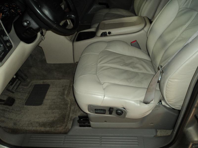 Chevrolet Suburban 1500 4WD 2002