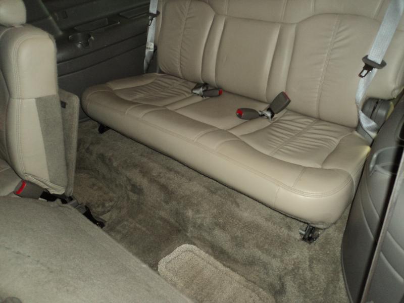 Chevrolet Suburban 1500 4WD 2002