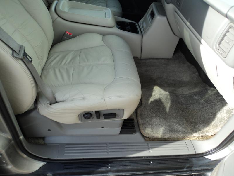 Chevrolet Suburban 1500 4WD 2002