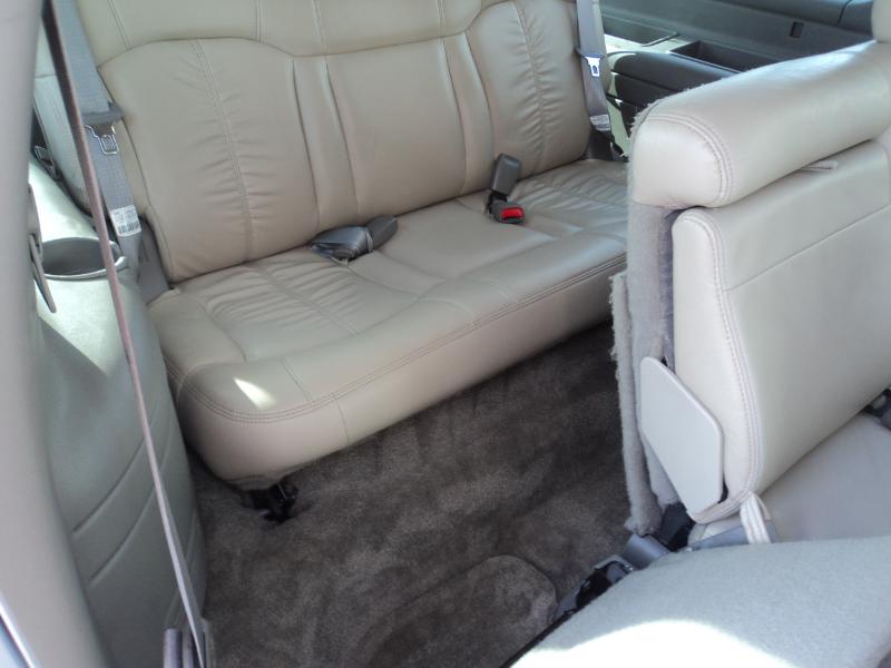 Chevrolet Suburban 1500 4WD 2002