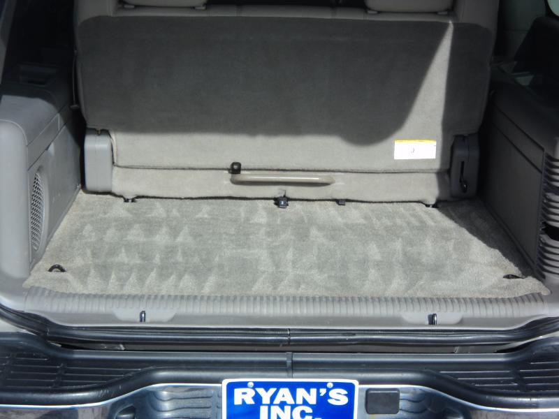 Chevrolet Suburban 1500 4WD 2002