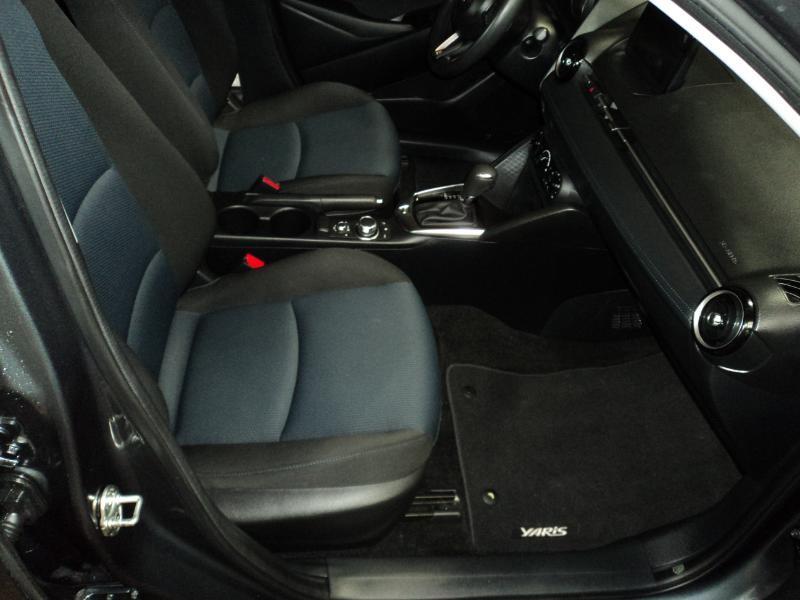Toyota Yaris XLE Hatchback 2020