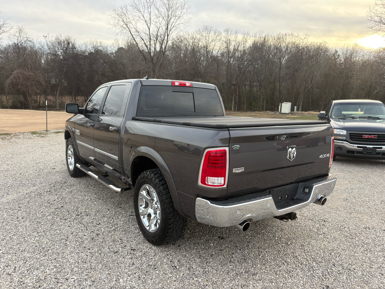 RAM 1500 Laramie Crew Cab SWB 4WD 2016