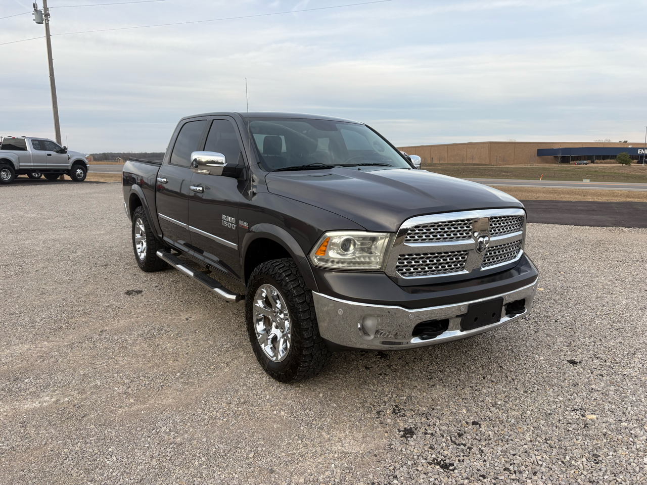 RAM 1500 Laramie Crew Cab SWB 4WD 2016