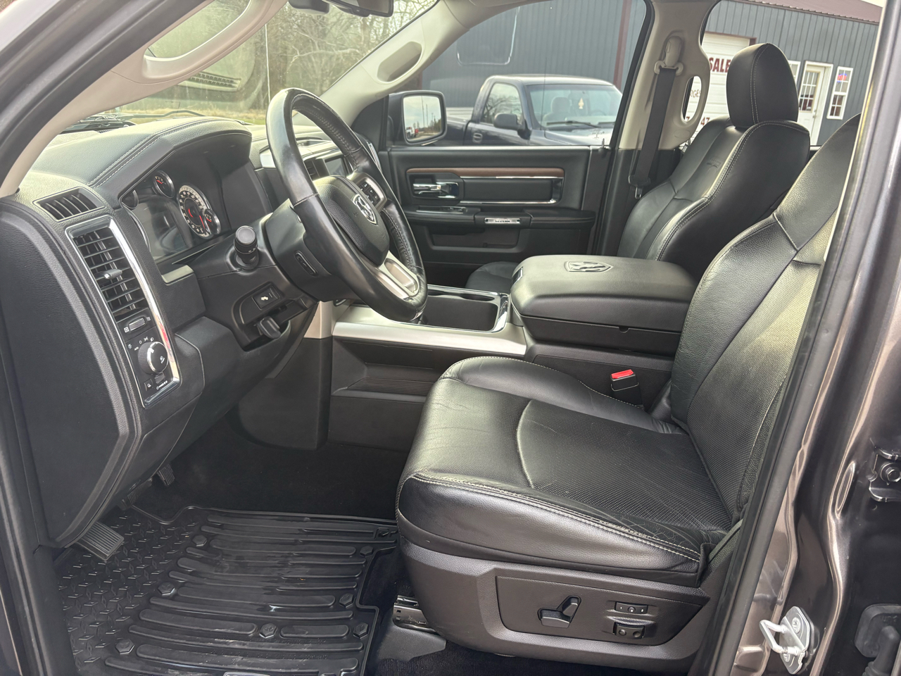 RAM 1500 Laramie Crew Cab SWB 4WD 2016