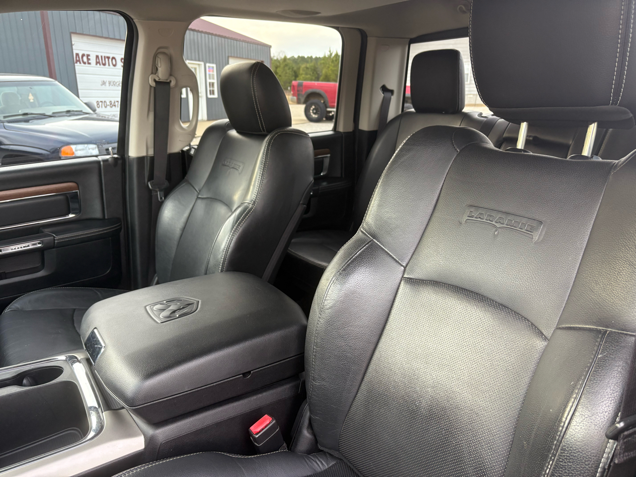 RAM 1500 Laramie Crew Cab SWB 4WD 2016