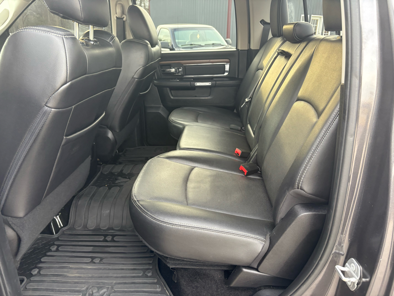 RAM 1500 Laramie Crew Cab SWB 4WD 2016