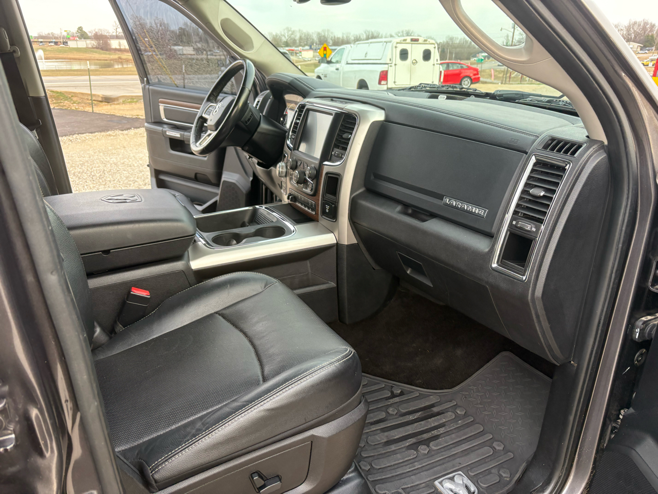 RAM 1500 Laramie Crew Cab SWB 4WD 2016