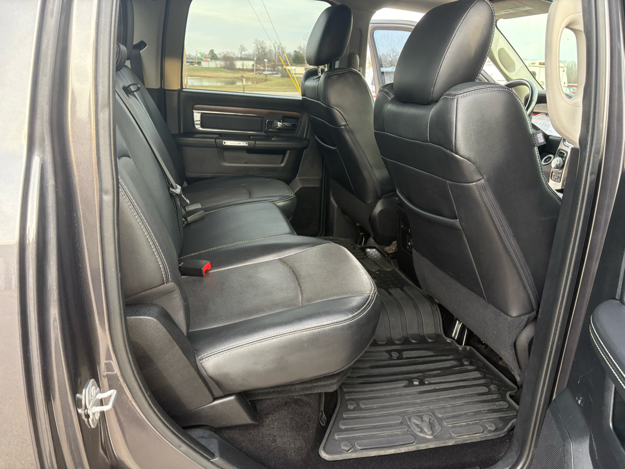 RAM 1500 Laramie Crew Cab SWB 4WD 2016