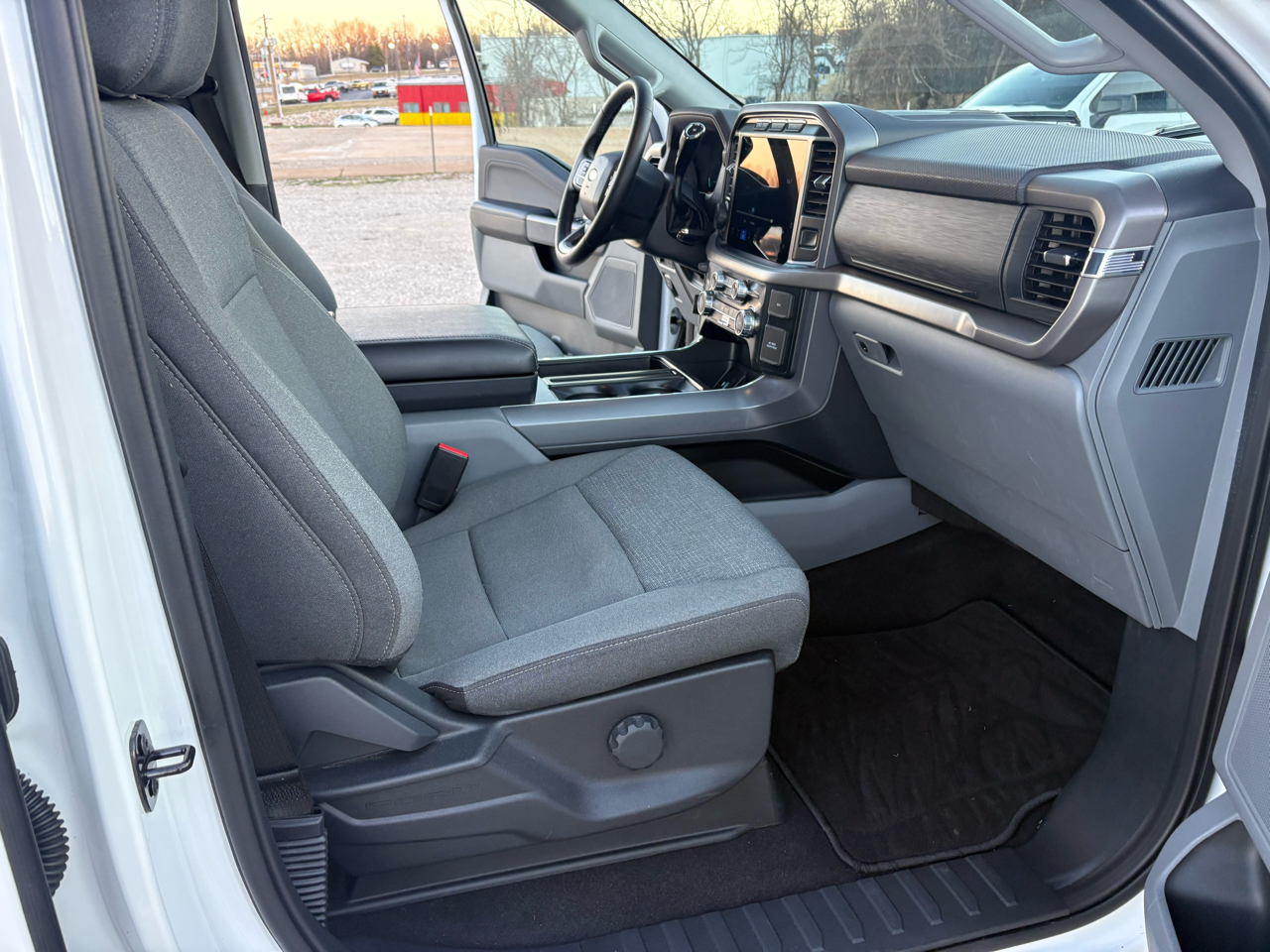 Ford F-150 4WD SuperCrew 139" XLT 2024