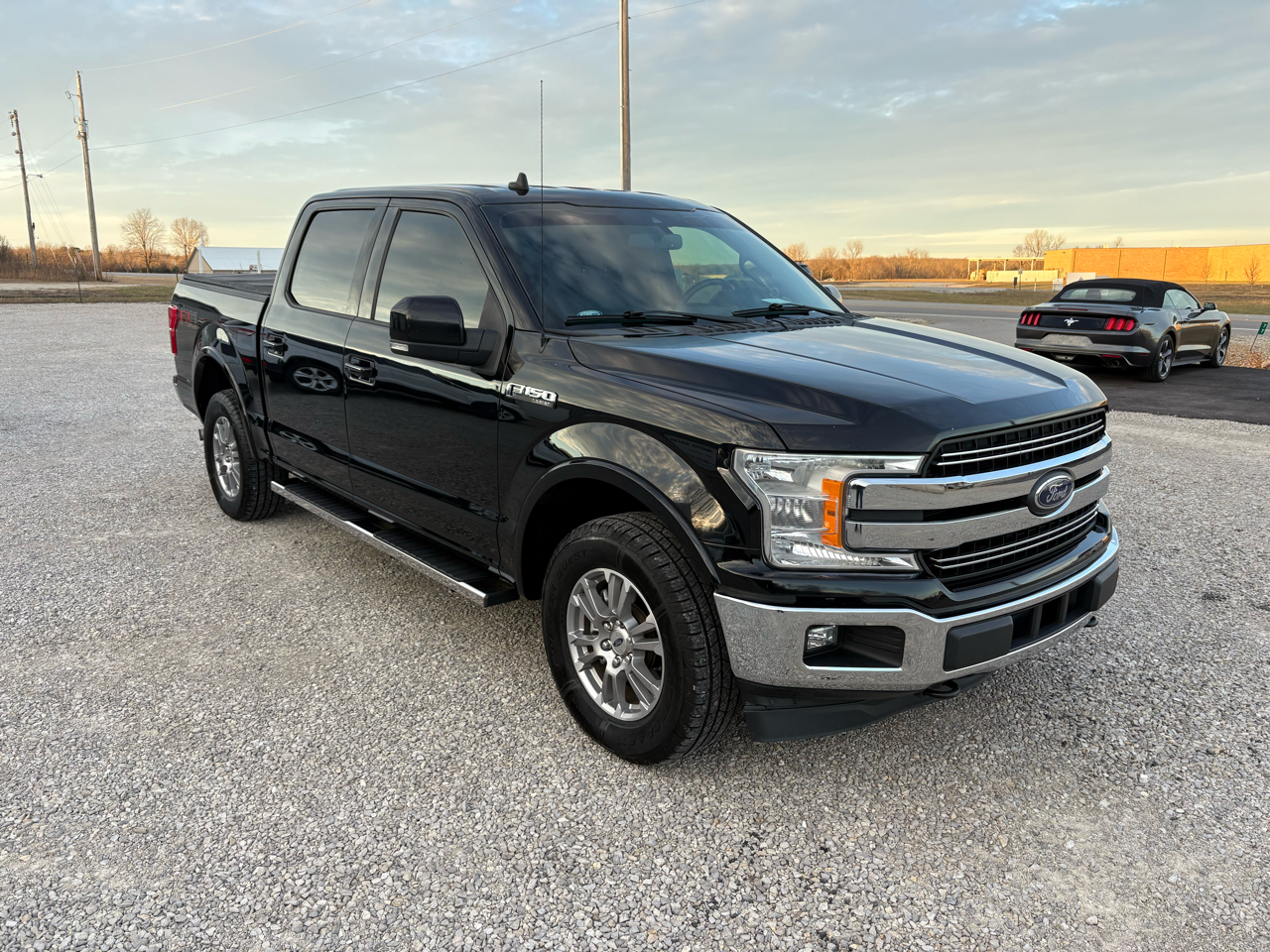 Ford F-150 4WD SuperCrew 139" Lariat 2019