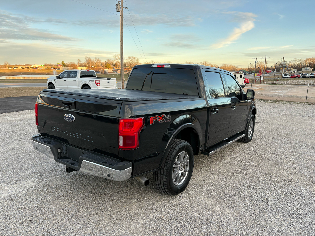 Ford F-150 4WD SuperCrew 139" Lariat 2019