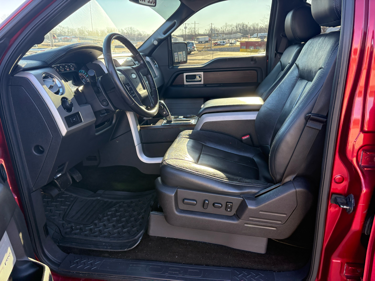 Ford F-150 SuperCrew Crew Cab 139" Lariat 4WD 2014