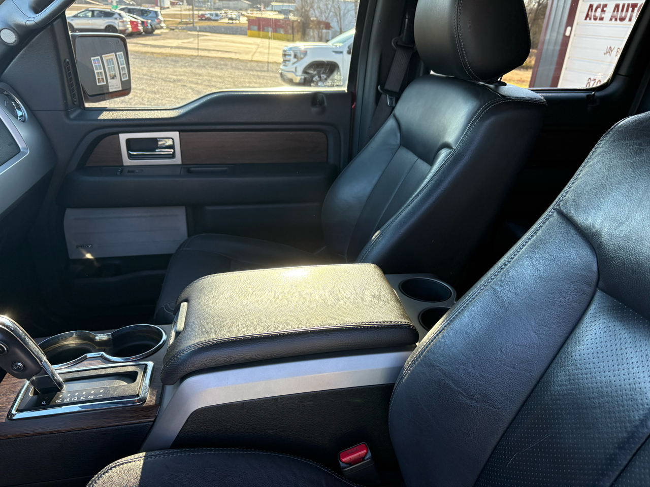 Ford F-150 SuperCrew Crew Cab 139" Lariat 4WD 2014