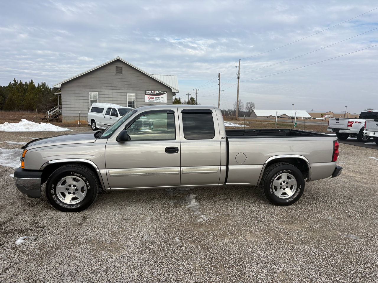 Chevrolet Silverado 1500 2WD Double Cab 143.5" LS 2005