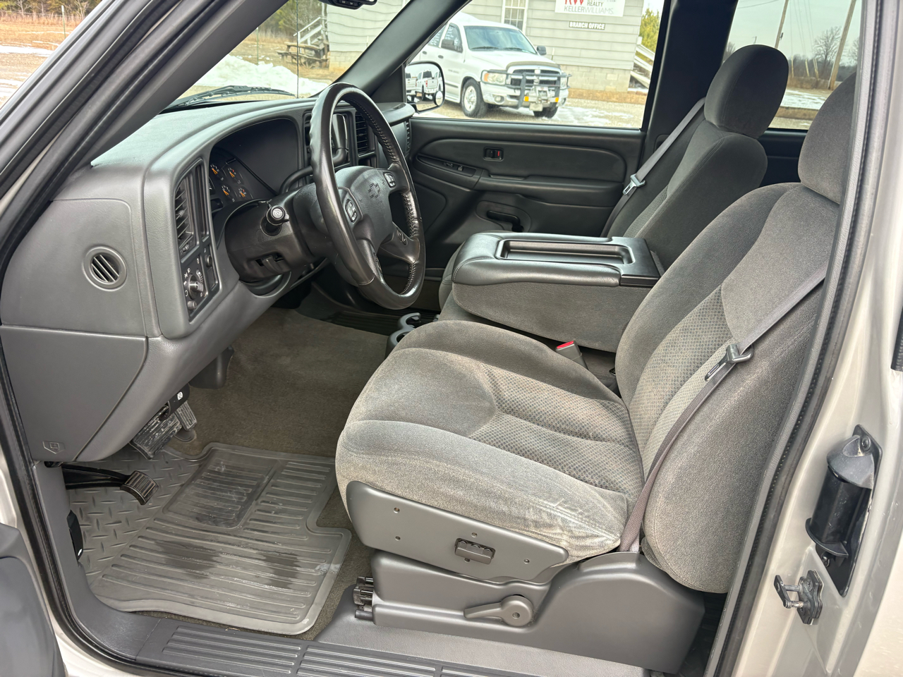 Chevrolet Silverado 1500 2WD Double Cab 143.5" LS 2005