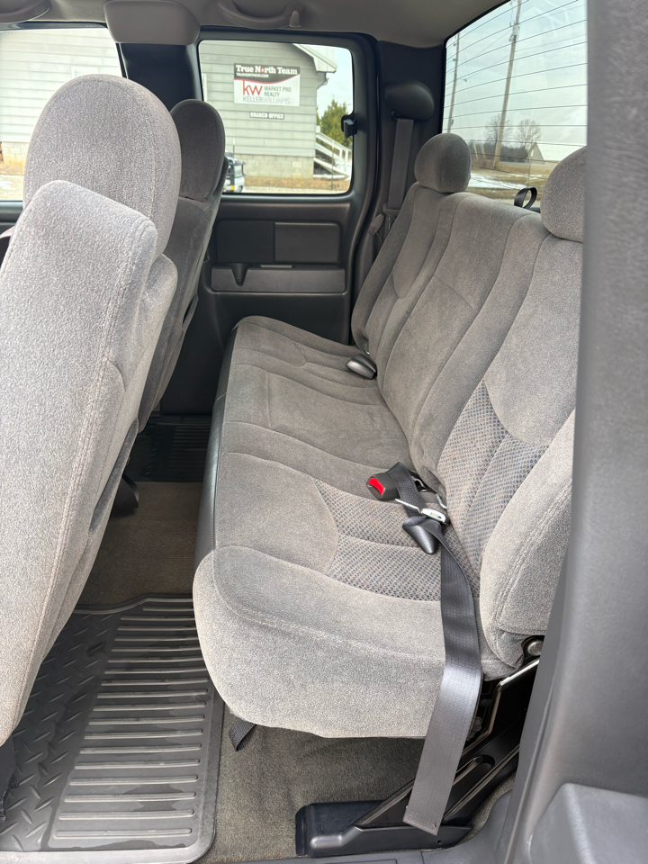 Chevrolet Silverado 1500 2WD Double Cab 143.5" LS 2005