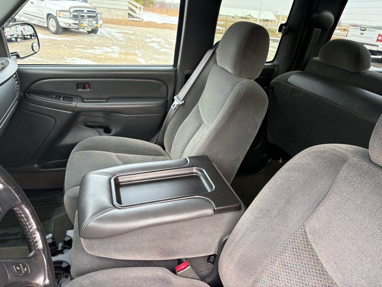 Chevrolet Silverado 1500 2WD Double Cab 143.5" LS 2005