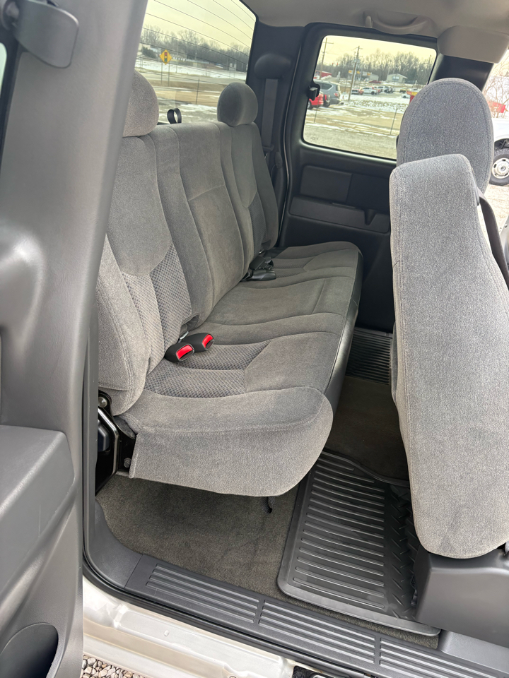 Chevrolet Silverado 1500 2WD Double Cab 143.5" LS 2005