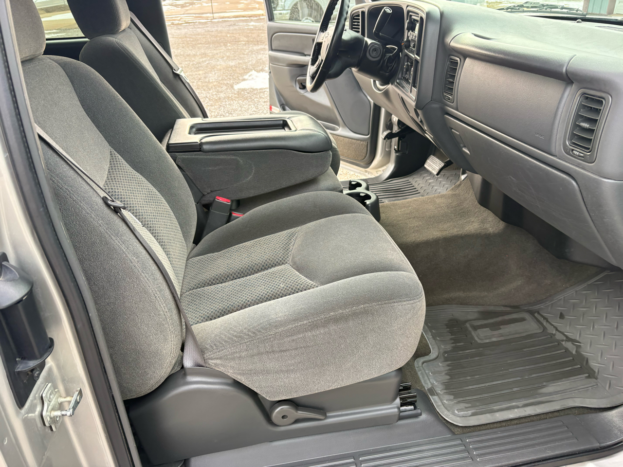 Chevrolet Silverado 1500 2WD Double Cab 143.5" LS 2005