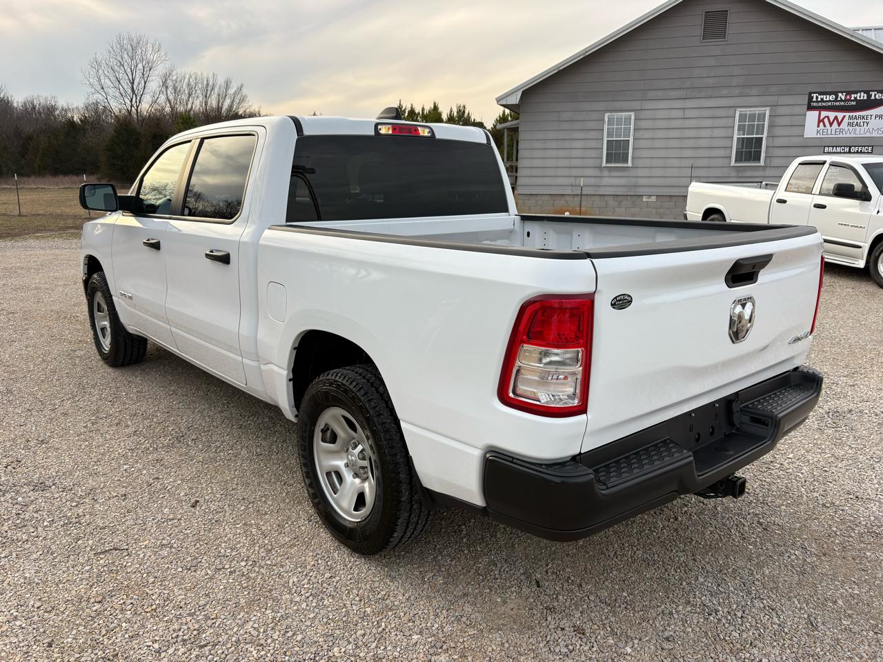 RAM 1500 4WD Crew Cab 140.5" Tradesman 2022