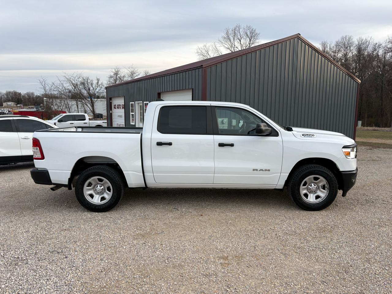 RAM 1500 4WD Crew Cab 140.5" Tradesman 2022