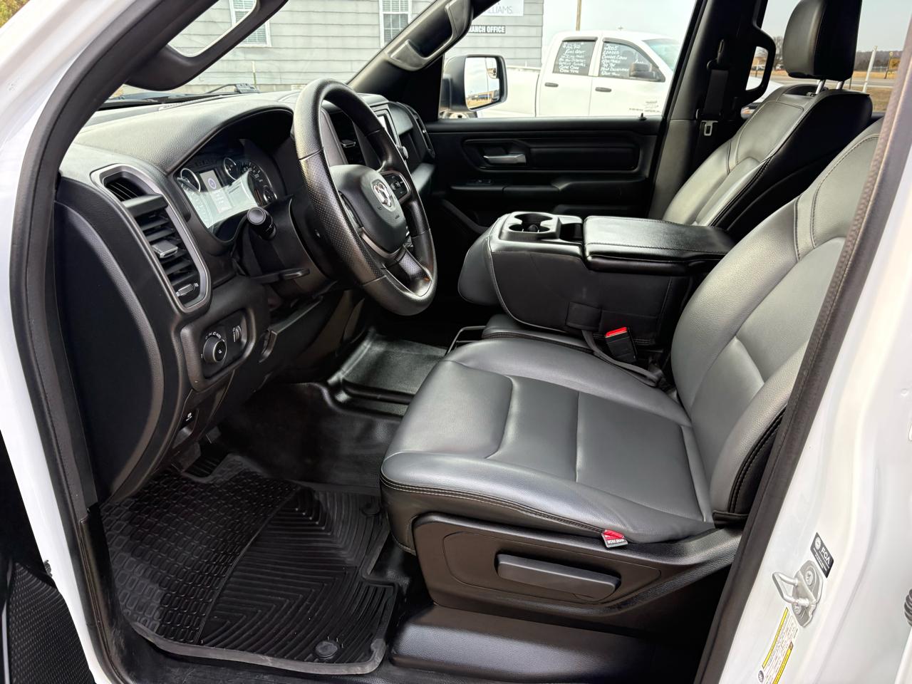 RAM 1500 4WD Crew Cab 140.5" Tradesman 2022