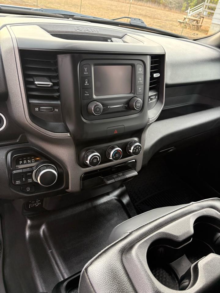 RAM 1500 4WD Crew Cab 140.5" Tradesman 2022