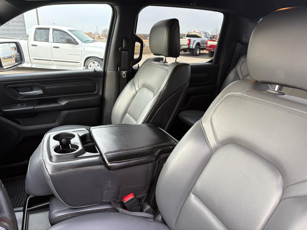 RAM 1500 4WD Crew Cab 140.5" Tradesman 2022