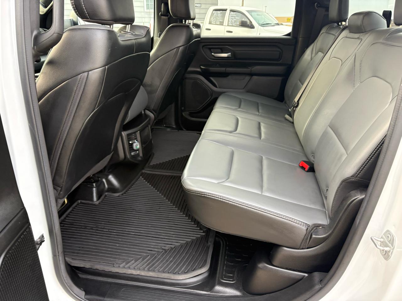 RAM 1500 4WD Crew Cab 140.5" Tradesman 2022