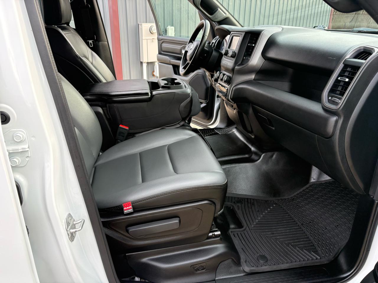 RAM 1500 4WD Crew Cab 140.5" Tradesman 2022