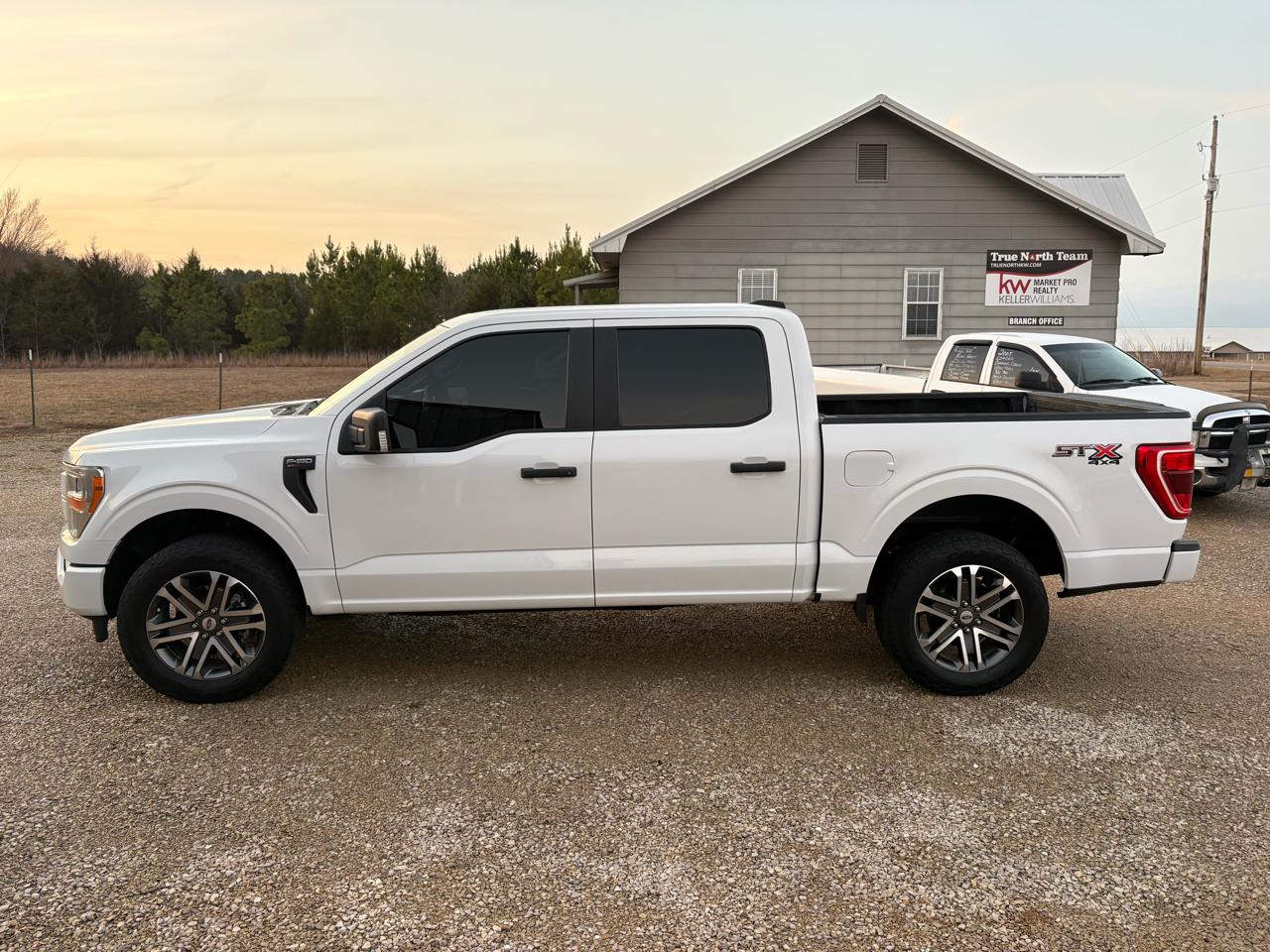 Ford F-150 4WD SuperCrew 139" XLT 2021